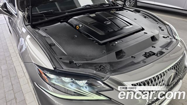 Lexus LS 2019 — photo 6