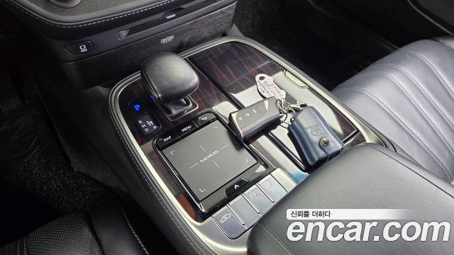 Lexus LS 2019 — photo 9
