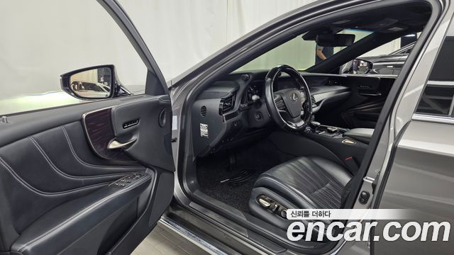Lexus LS 2019 — photo 10