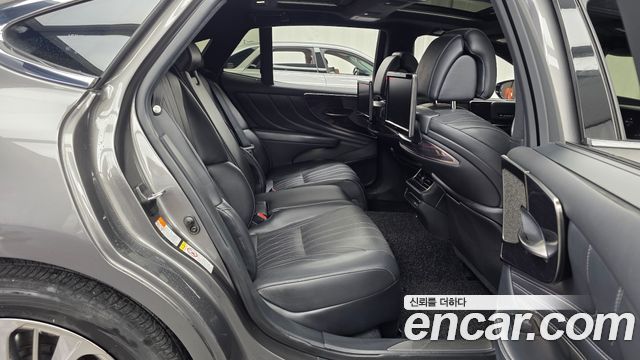 Lexus LS 2019 — photo 12