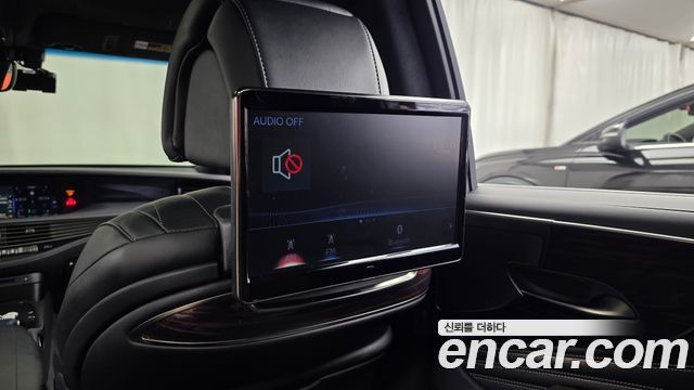 Lexus LS 2019 — photo 18