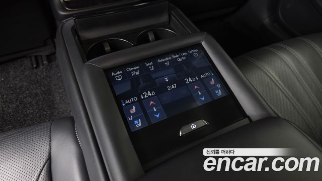 Lexus LS 2019 — photo 19