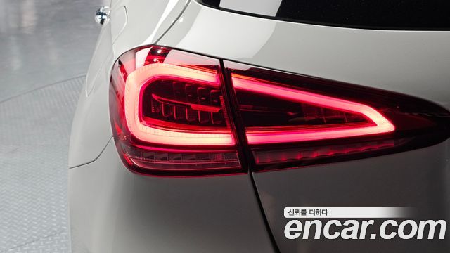 Mercedes-Benz A-Class 2021 — photo 9