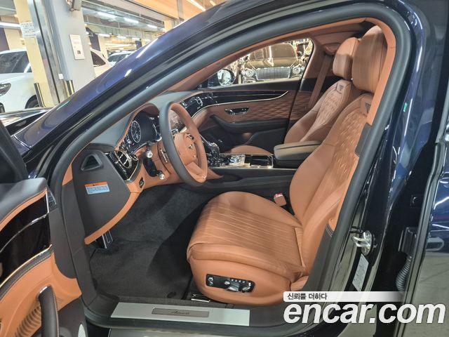 Bentley Flying Spur 2023 — photo 8
