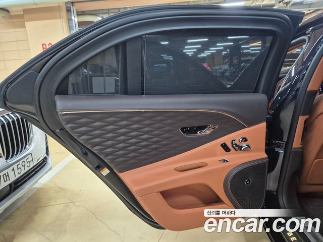 Bentley Flying Spur 2023 — photo 10