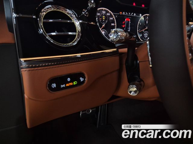 Bentley Flying Spur 2023 — photo 16