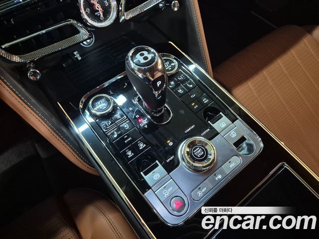Bentley Flying Spur 2023 — photo 17