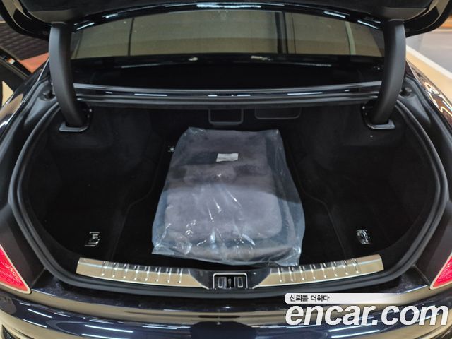 Bentley Flying Spur 2023 — photo 19