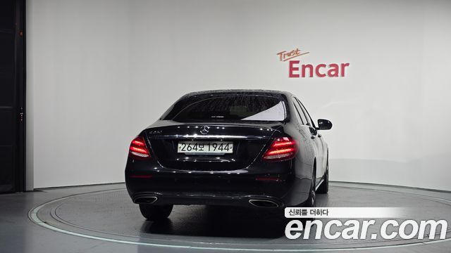 Mercedes-Benz E-Class 2020 — photo 4