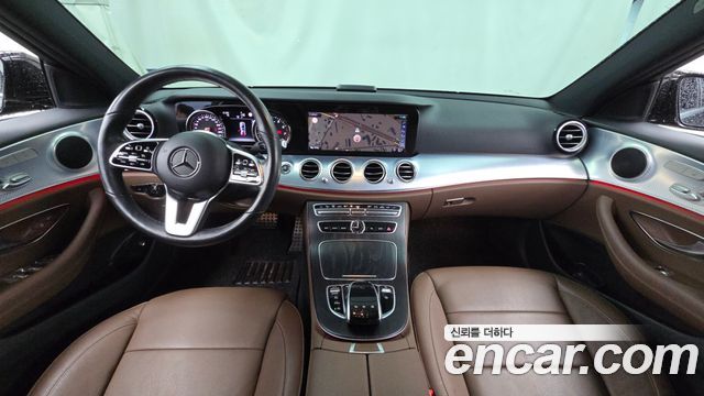 Mercedes-Benz E-Class 2020 — photo 10