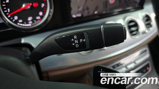 Mercedes-Benz E-Class 2020 — photo 12