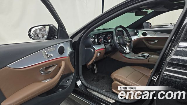 Mercedes-Benz E-Class 2020 — photo 13