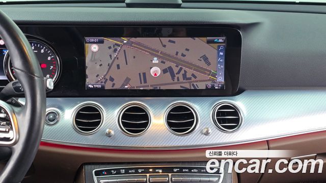 Mercedes-Benz E-Class 2020 — photo 18