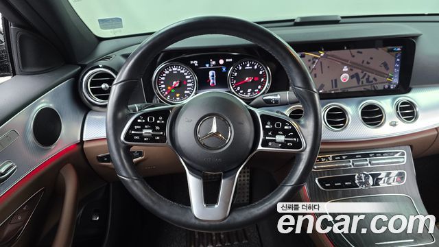 Mercedes-Benz E-Class 2020 — photo 19