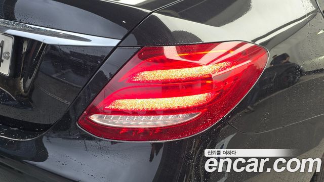 Mercedes-Benz E-Class 2020 — photo 9