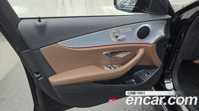 Mercedes-Benz E-Class 2020 — photo 14