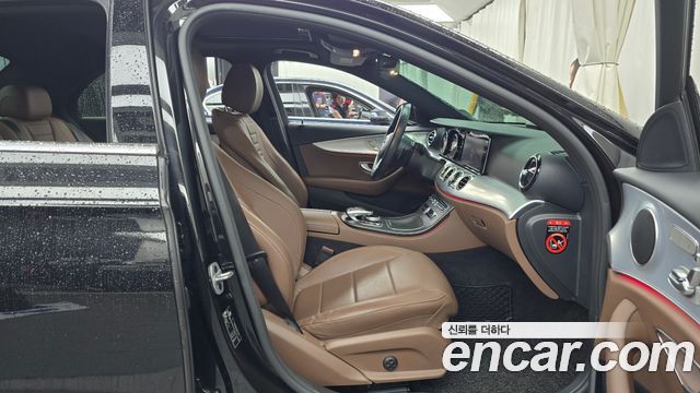 Mercedes-Benz E-Class 2020 — photo 16
