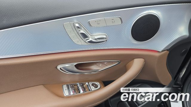 Mercedes-Benz E-Class 2020 — photo 28