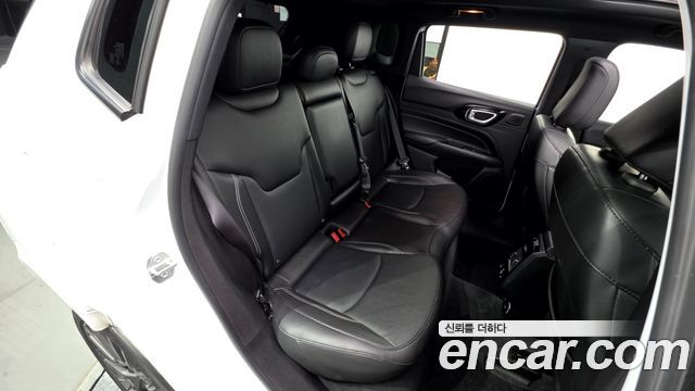 Jeep Compass 2022 — photo 16