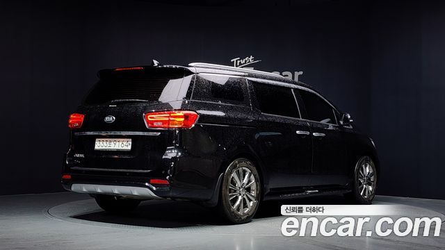 Kia Canival 2019 — photo 2