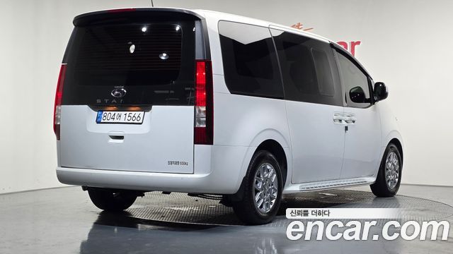 Hyundai Staria 2023 — photo 2