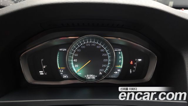 Volvo S60 2015 — photo 8