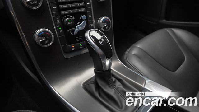 Volvo S60 2015 — photo 9