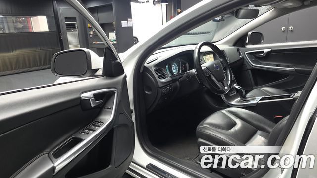 Volvo S60 2015 — photo 10