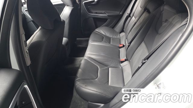 Volvo S60 2015 — photo 11