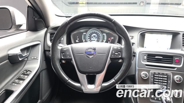Volvo S60 2015 — photo 13