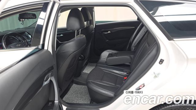Hyundai i40 2015 — photo 18