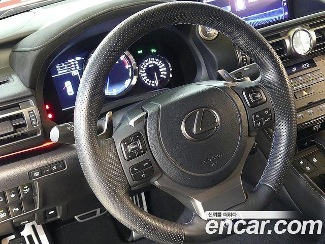 Lexus RC 2021 — photo 11
