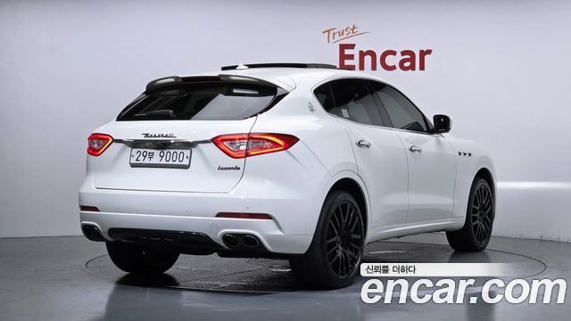 Maserati Levante 2017 — photo 2