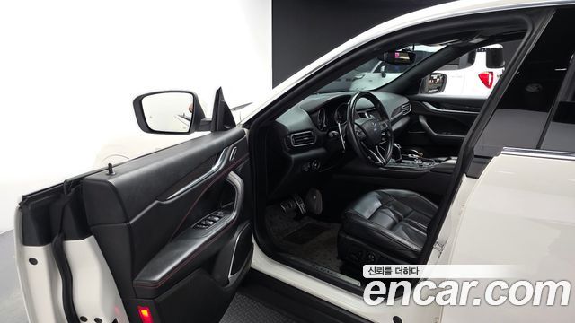 Maserati Levante 2017 — photo 10