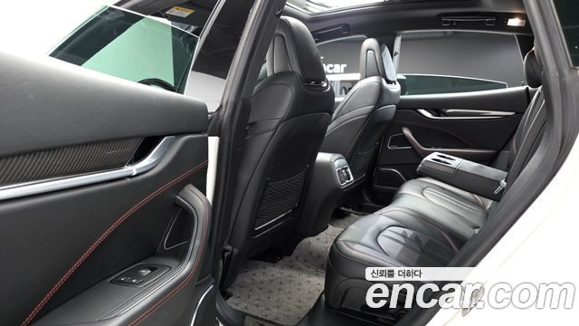 Maserati Levante 2017 — photo 11