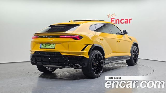 Lamborghini Urus 2024 — photo 2