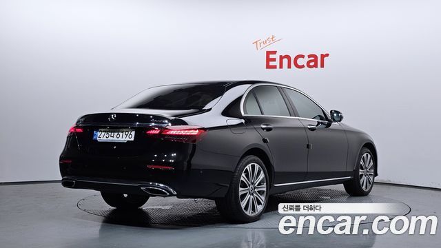 Mercedes-Benz E-Class 2023 — photo 2