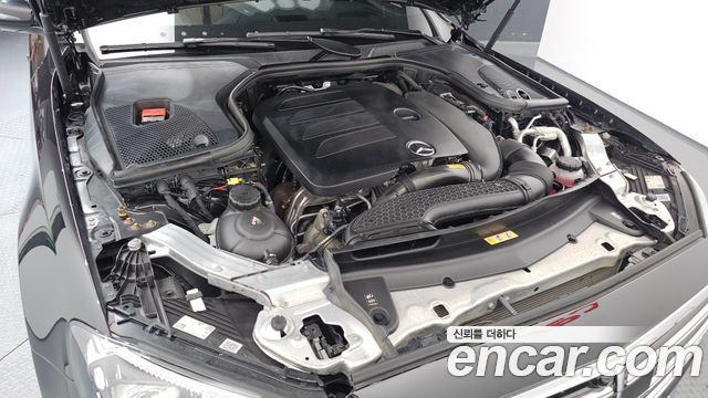 Mercedes-Benz E-Class 2023 — photo 6