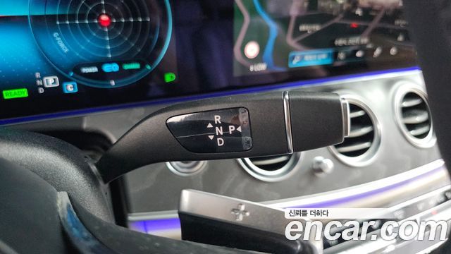 Mercedes-Benz E-Class 2023 — photo 12