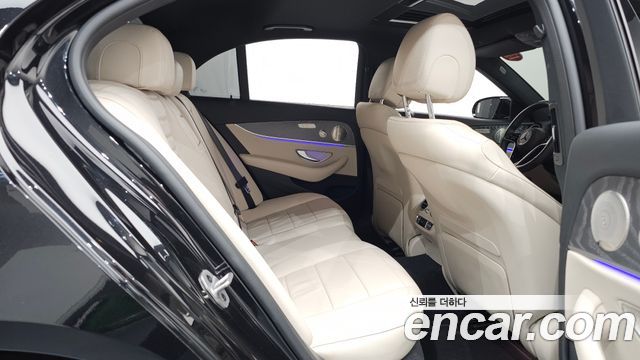 Mercedes-Benz E-Class 2023 — photo 17