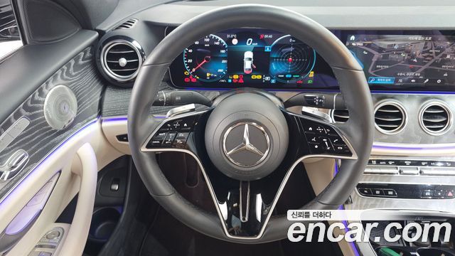 Mercedes-Benz E-Class 2023 — photo 19