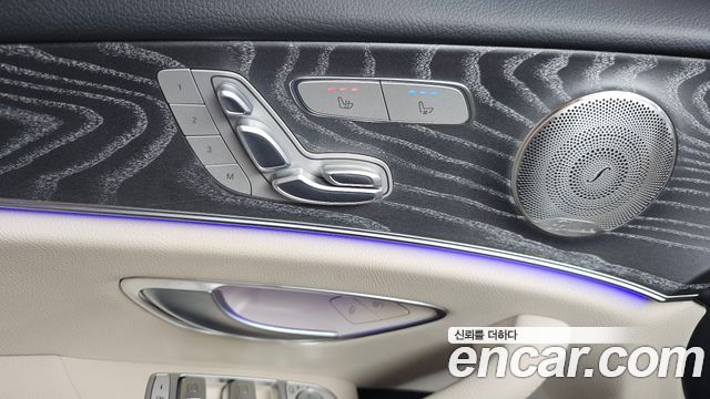 Mercedes-Benz E-Class 2023 — photo 26