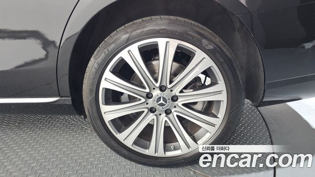 Mercedes-Benz E-Class 2023 — photo 7