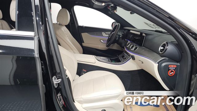 Mercedes-Benz E-Class 2023 — photo 16