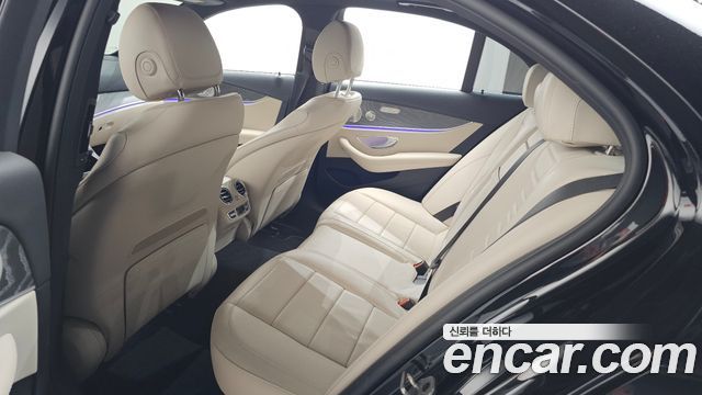 Mercedes-Benz E-Class 2023 — photo 27