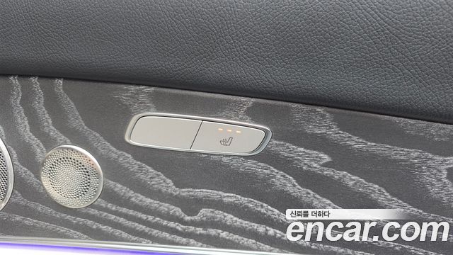 Mercedes-Benz E-Class 2023 — photo 34