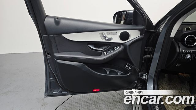 Mercedes-Benz GLC-Class 2019 — photo 14
