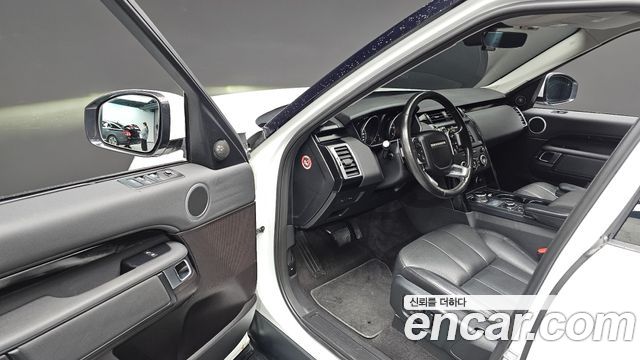 Land Rover Discovery 2019 — photo 10