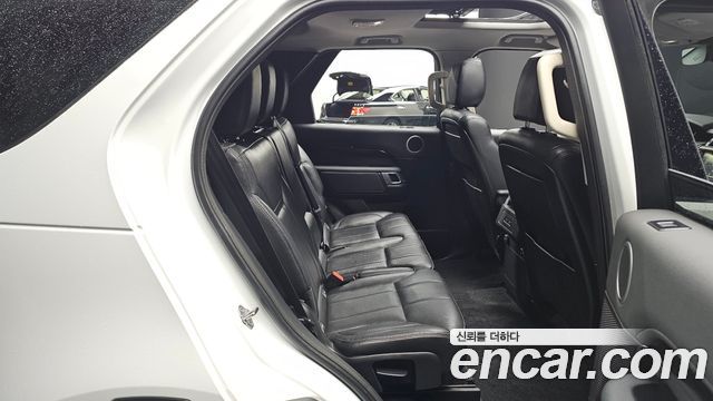 Land Rover Discovery 2019 — photo 11