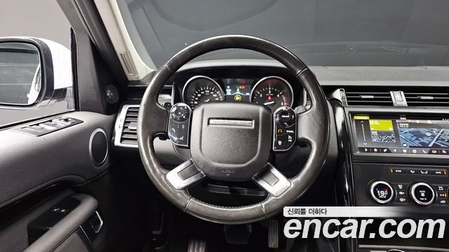 Land Rover Discovery 2019 — photo 12